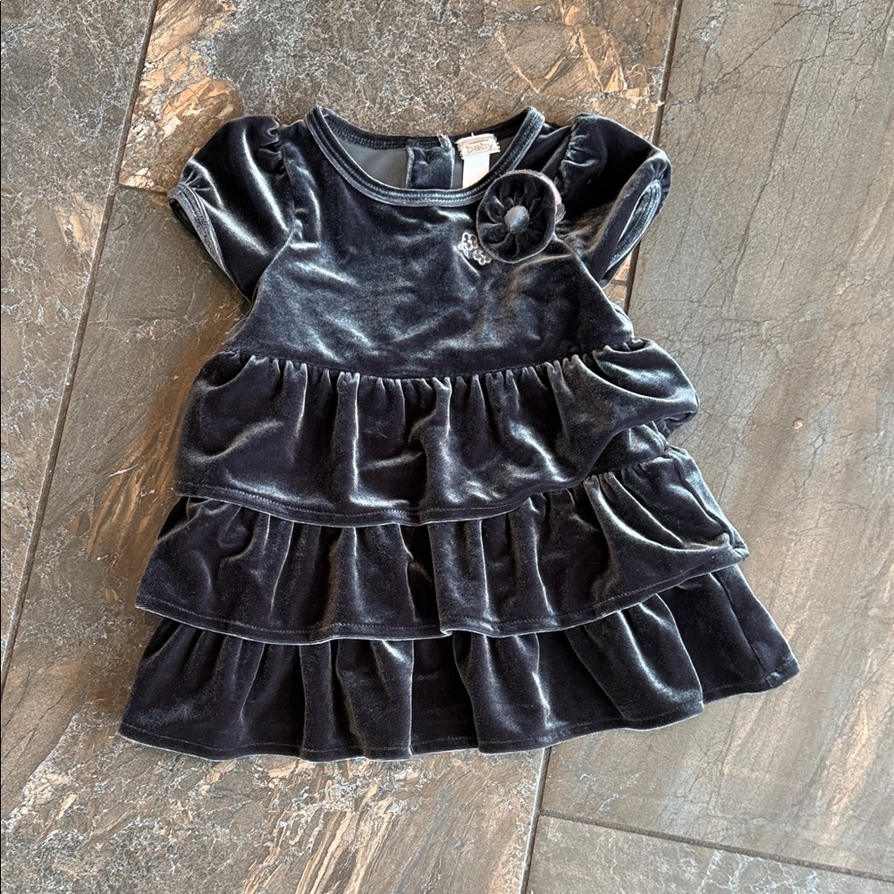 Nordstrom Baby Girls Black Velvet Tiered Holiday Dress with Flower
Size 9 Month